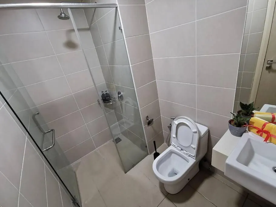 E 2-4Pax Studio Near Sunwaypyramid 100Mbps Wifi Petaling Jaya Apartment